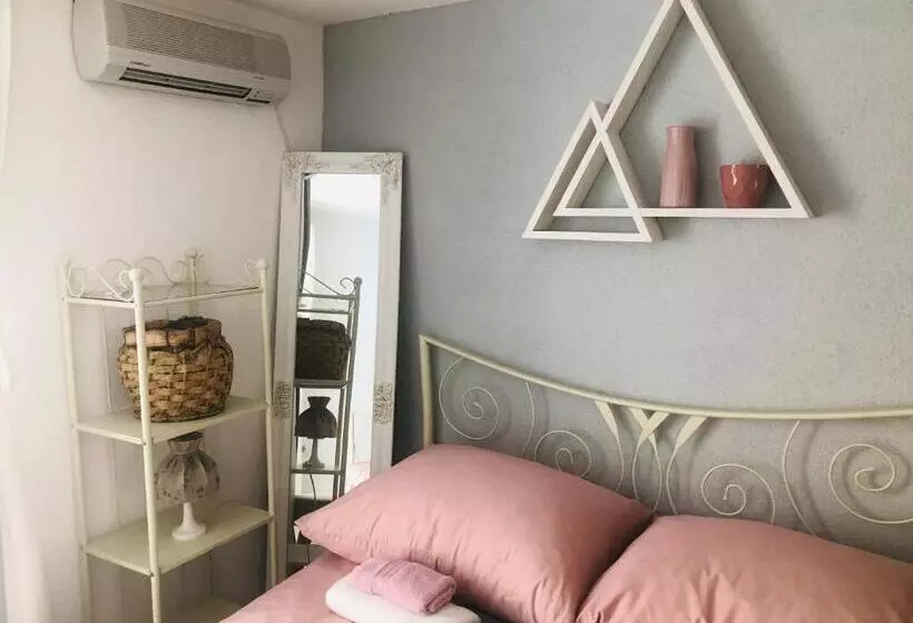 پانسیون Apartman Indira