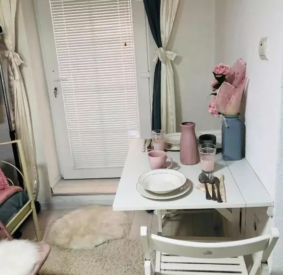 پانسیون Apartman Indira