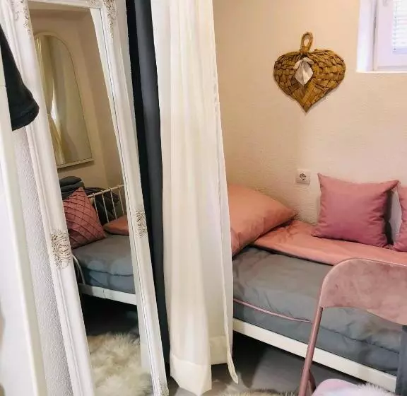 پانسیون Apartman Indira