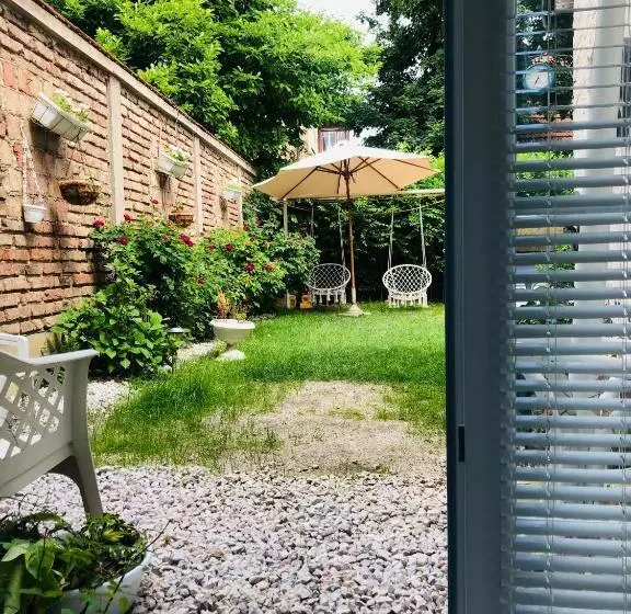 پانسیون Apartman Indira