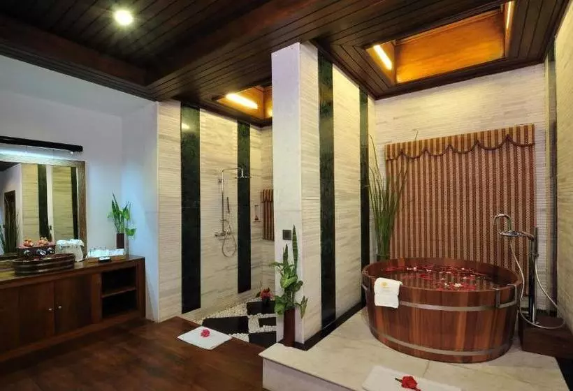 هتل Aureum Palace & Resort Inle