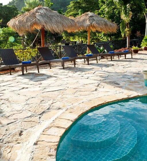 فندق The Beach House