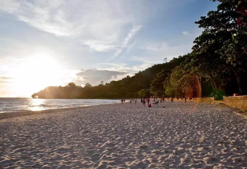 فندق The Beach House