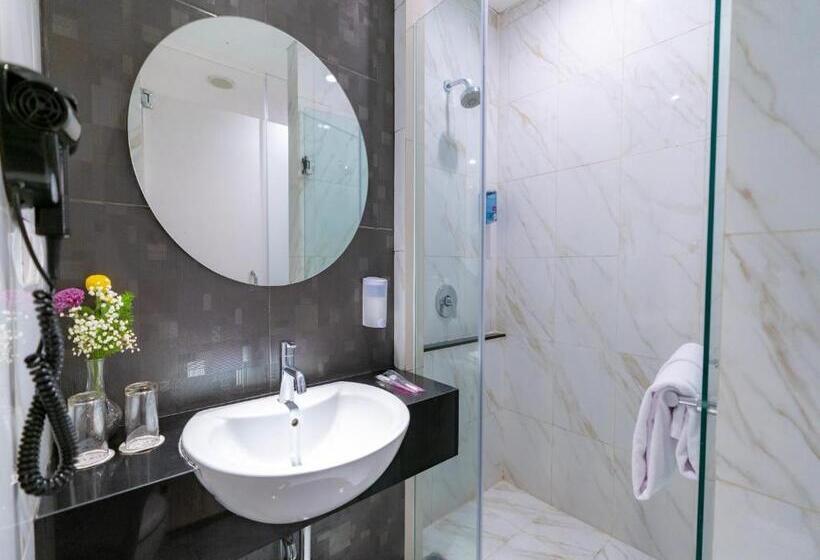 Brits Hotel Puri Indah