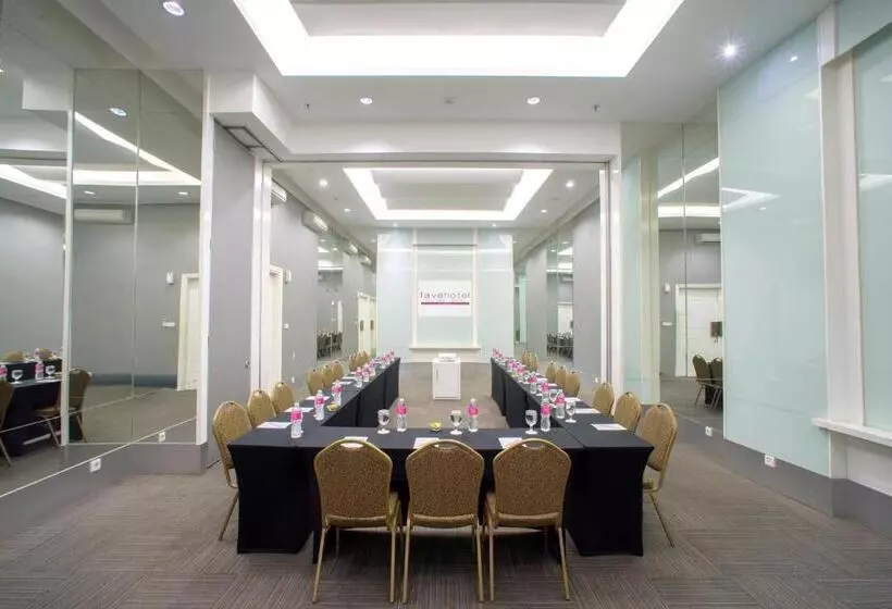 Brits Hotel Puri Indah