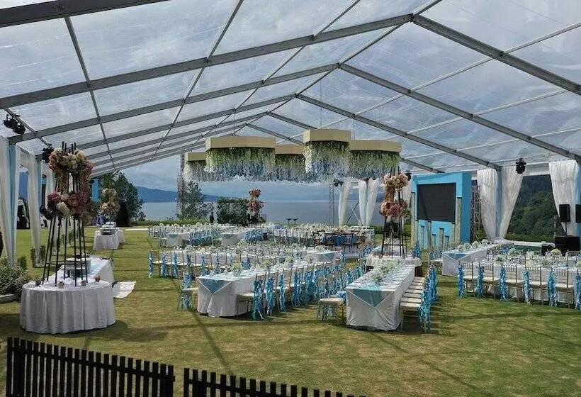 Niagara Hotel Lake Toba & Resorts