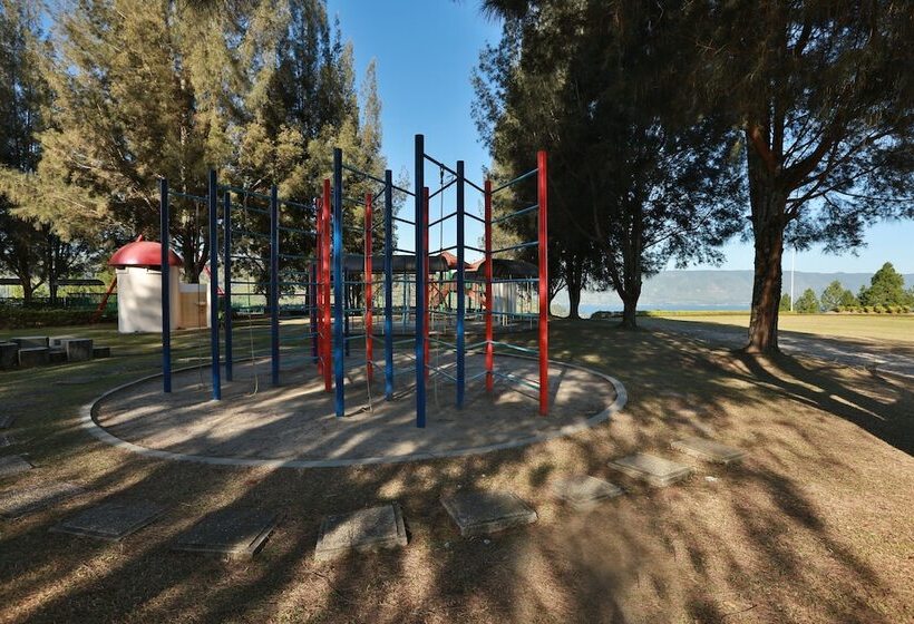 Niagara Hotel Lake Toba & Resorts