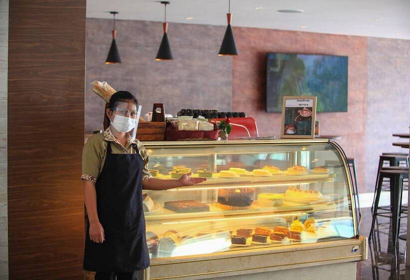 Niagara Hotel Lake Toba & Resorts