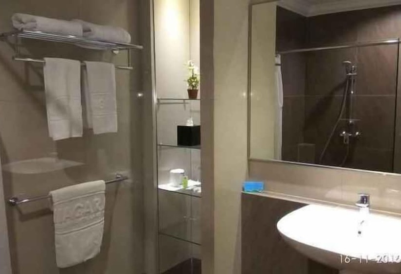 Niagara Hotel Lake Toba & Resorts