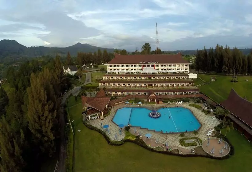 Niagara Hotel Lake Toba & Resorts