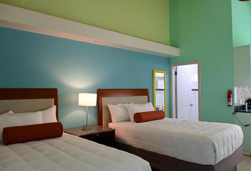 هتل Quints Travelers Inn