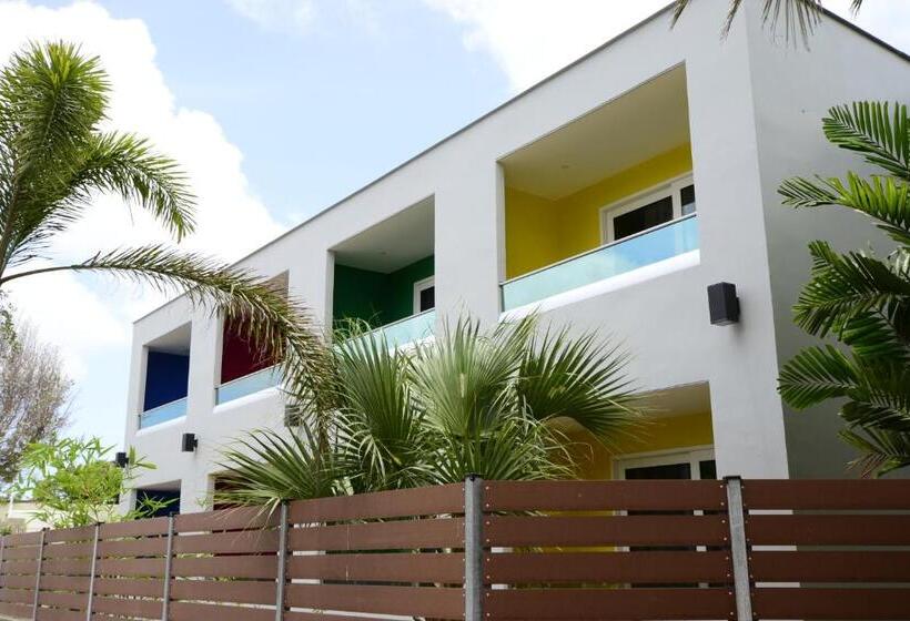 هتل Quints Travelers Inn