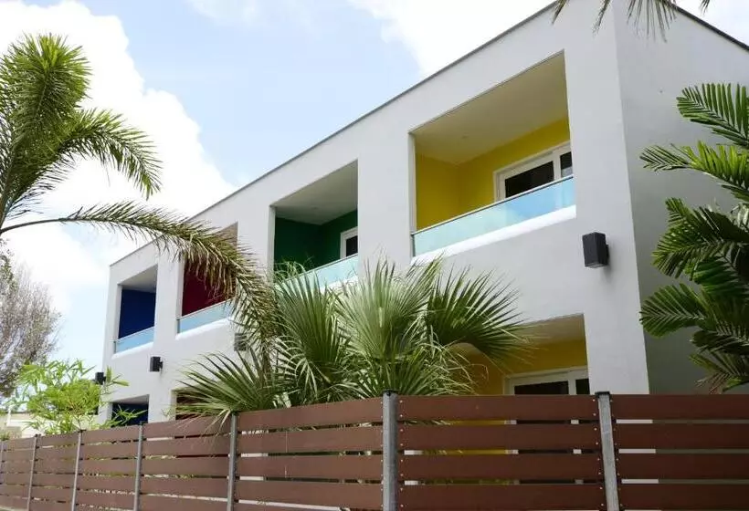 هتل Quints Travelers Inn