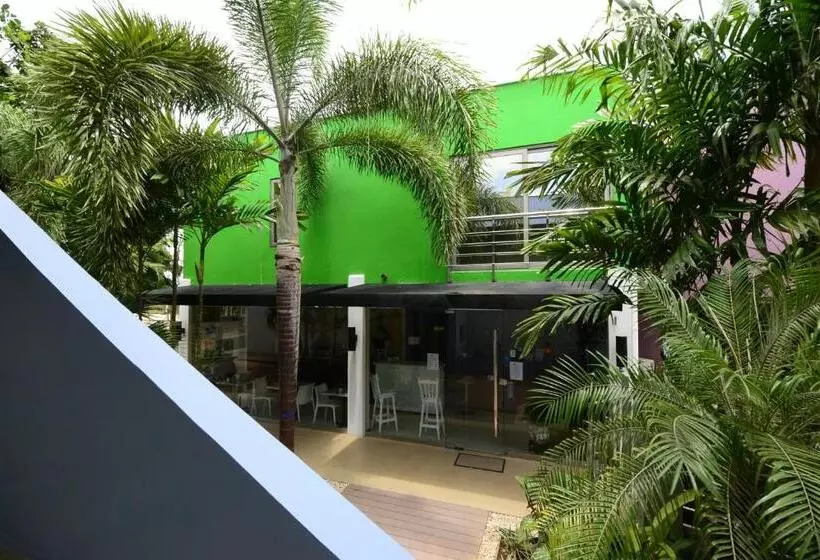 هتل Quints Travelers Inn