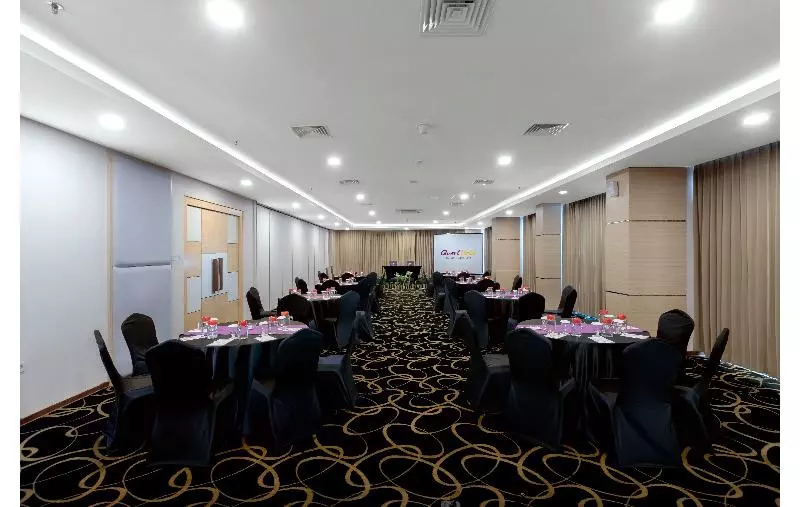 Quest Hotel Darmo   Surabaya By Aston