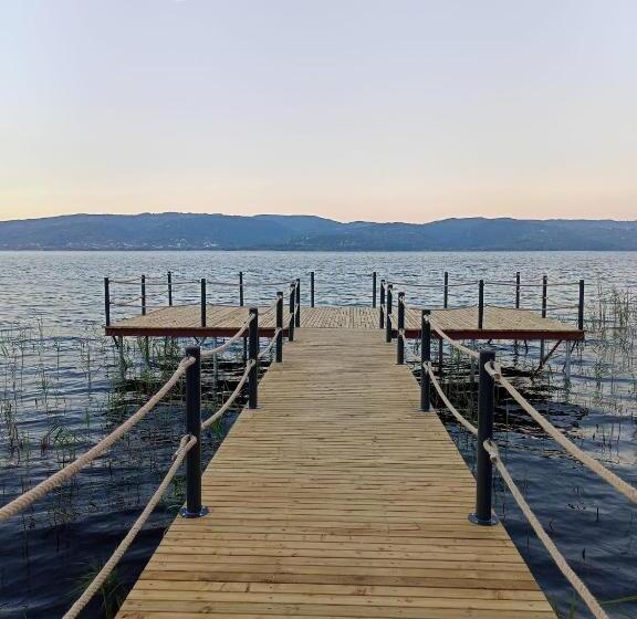 Aamiaismajoitus (B&B) Ten Ti̇ny House