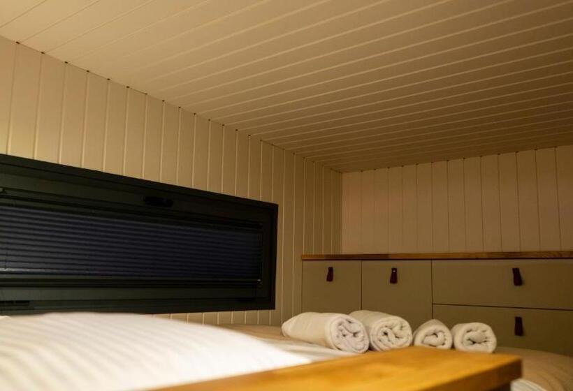 Aamiaismajoitus (B&B) Ten Ti̇ny House