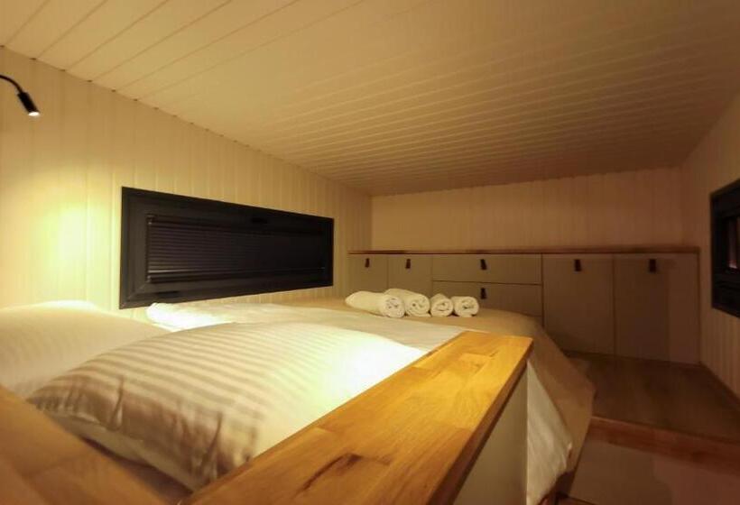 Aamiaismajoitus (B&B) Ten Ti̇ny House