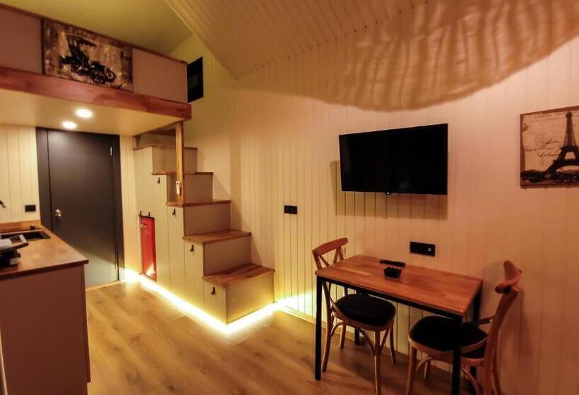 Aamiaismajoitus (B&B) Ten Ti̇ny House