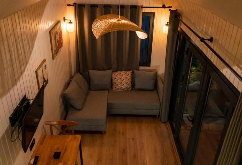 Aamiaismajoitus (B&B) Ten Ti̇ny House