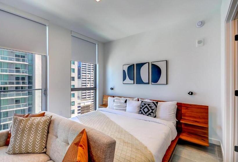 High End Studio Yotel Downtown L40