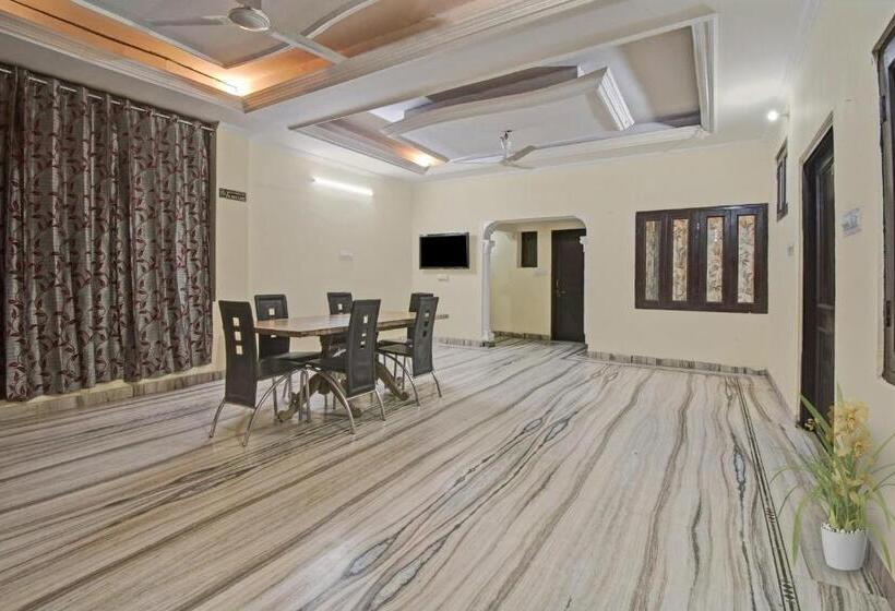 Flagship Hotel Raj Baag