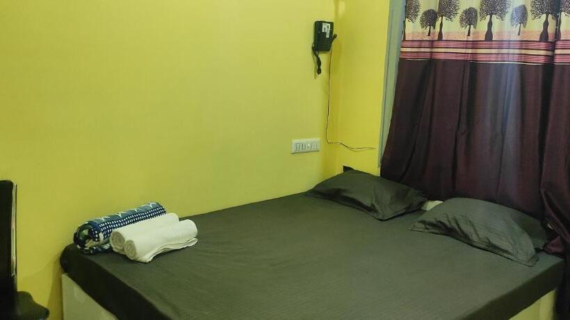 בית מלון כפרי Adh Amilia Gardens