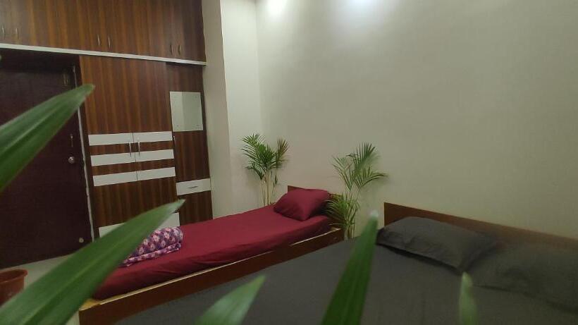 בית מלון כפרי Adh Amilia Gardens