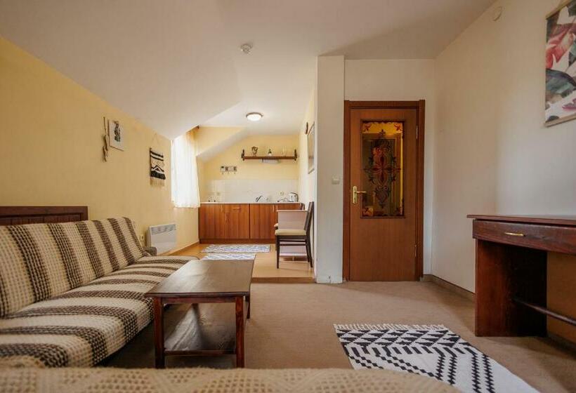 بنسيون конна база и къща за гости дворене