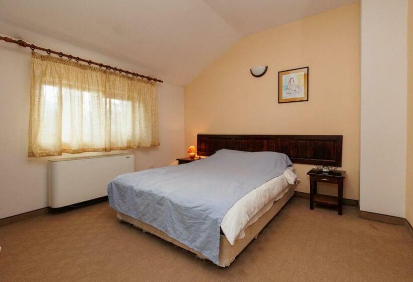 بنسيون конна база и къща за гости дворене