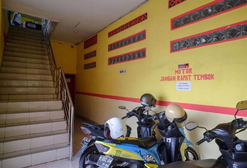 בית מלון כפרי Reddoorz Near Pelabuhan Nusantara Parepare