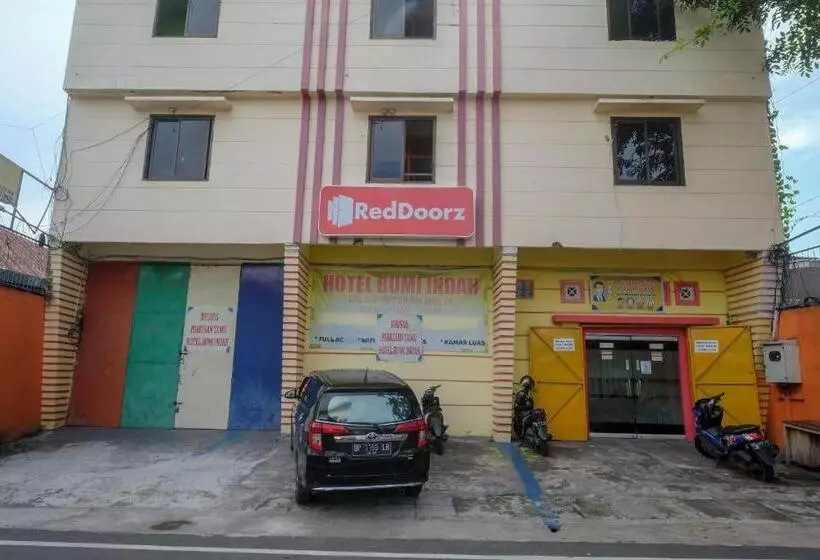 ホテル Reddoorz Near Pelabuhan Nusantara Parepare
