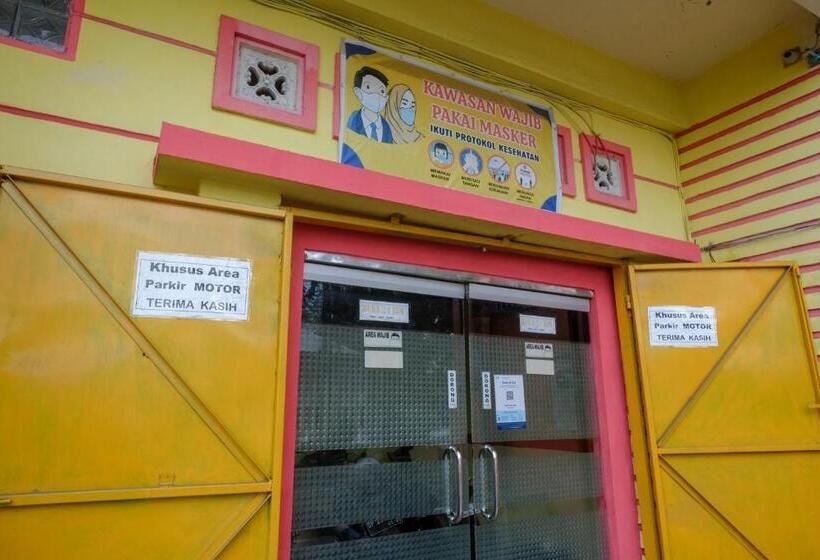 בית מלון כפרי Reddoorz Near Pelabuhan Nusantara Parepare