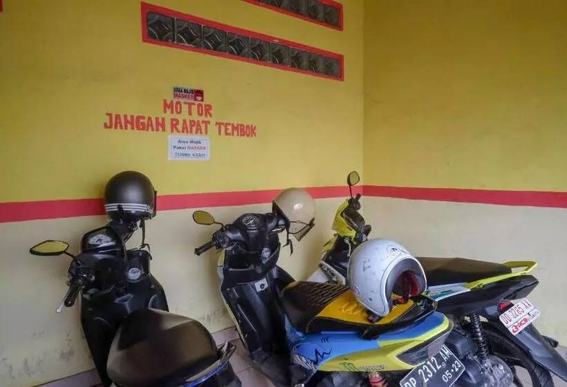 ホテル Reddoorz Near Pelabuhan Nusantara Parepare