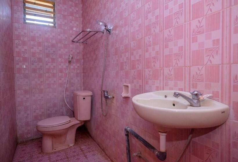 בית מלון כפרי Reddoorz Near Pelabuhan Nusantara Parepare