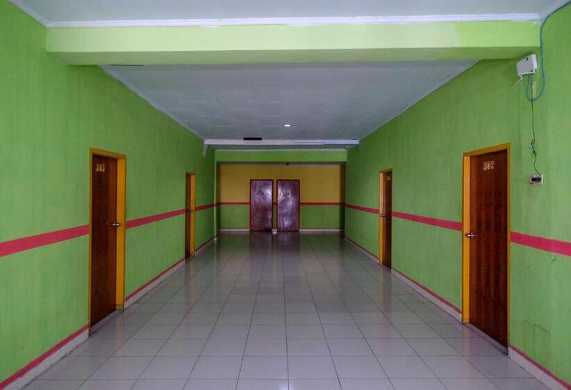 בית מלון כפרי Reddoorz Near Pelabuhan Nusantara Parepare