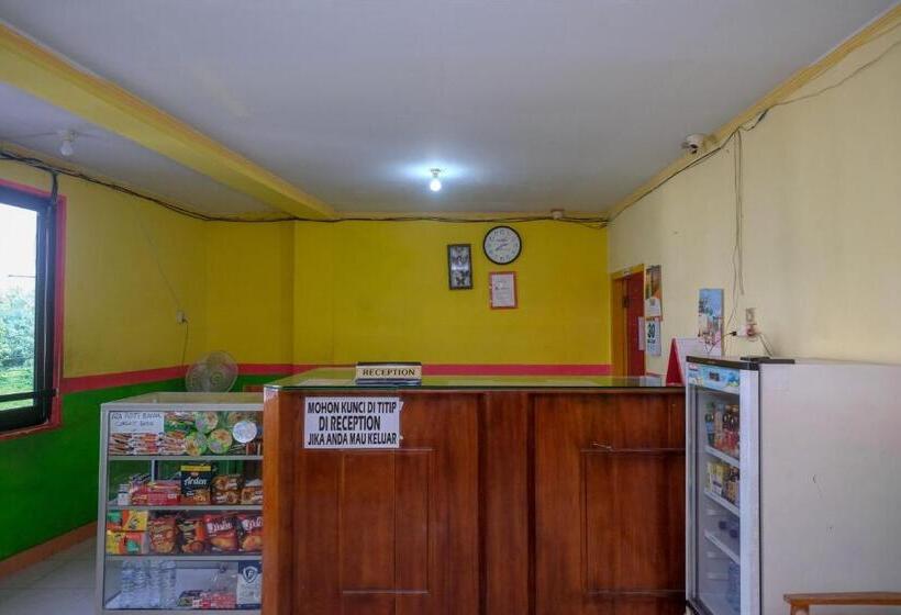 בית מלון כפרי Reddoorz Near Pelabuhan Nusantara Parepare