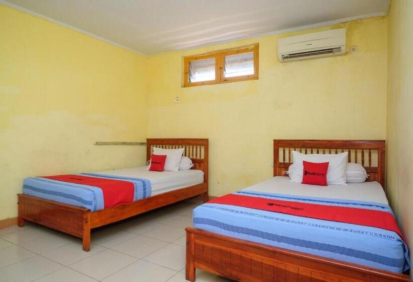 בית מלון כפרי Reddoorz Near Pelabuhan Nusantara Parepare