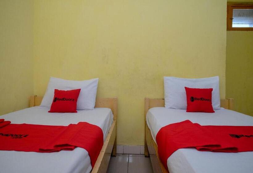 בית מלון כפרי Reddoorz Near Pelabuhan Nusantara Parepare