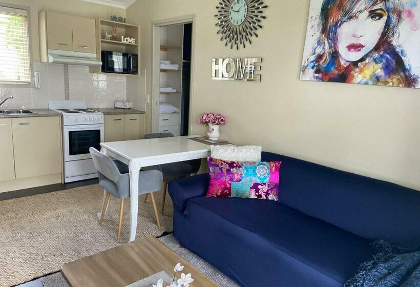 פנסיון Alpine Lodge Guyra Guesthouse Short Term Residential Cabin No Steps 1 Block From Shops