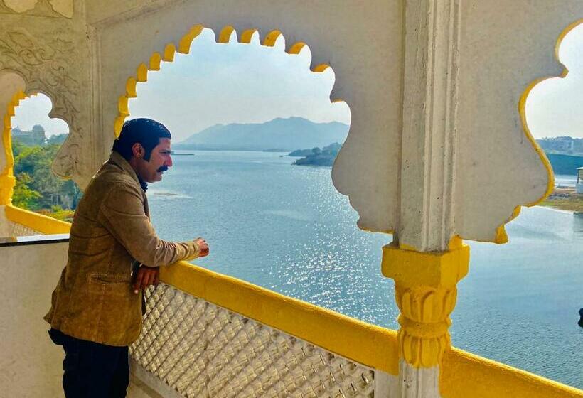 فندق Haveli Balavh With Lake Facing Balcony