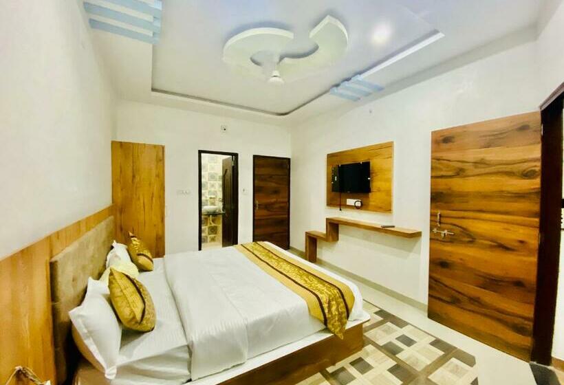 فندق Haveli Balavh With Lake Facing Balcony