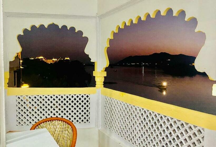 فندق Haveli Balavh With Lake Facing Balcony