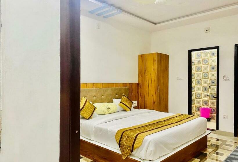 فندق Haveli Balavh With Lake Facing Balcony