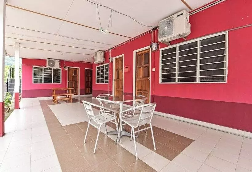 ホテル Oyo 90660 Rayyans Roomstay