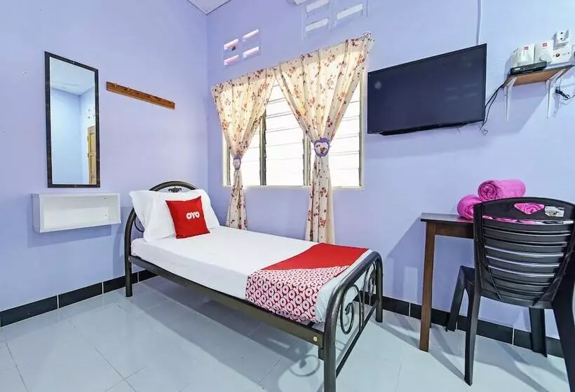 ホテル Oyo 90660 Rayyans Roomstay