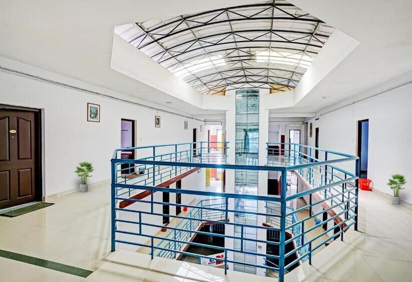 בית מלון כפרי Spot On Cherai Homes