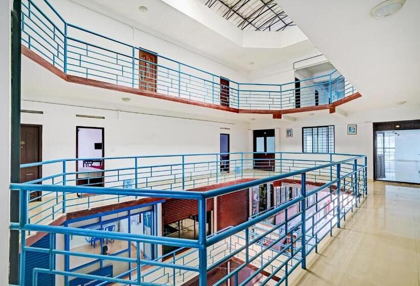 בית מלון כפרי Spot On Cherai Homes