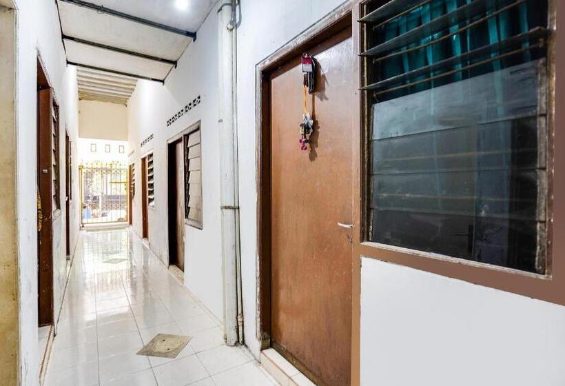 호텔 Spot On 91893 Kost Jeje Syariah