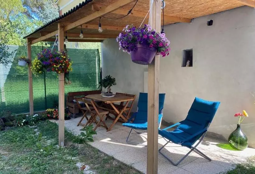پانسیون Bonsai   Bed & Breakfast